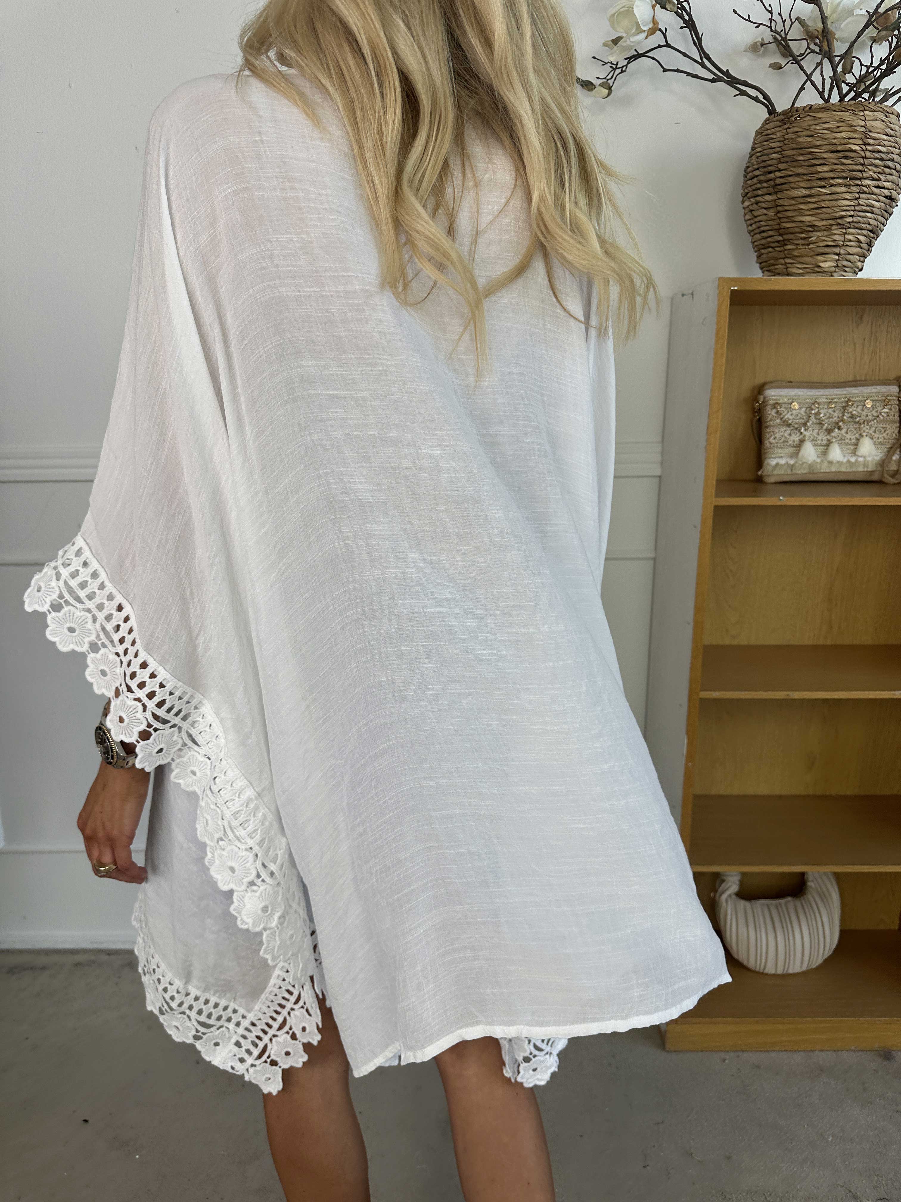 Elena - Mjuk tunika i bomull med fina broderier